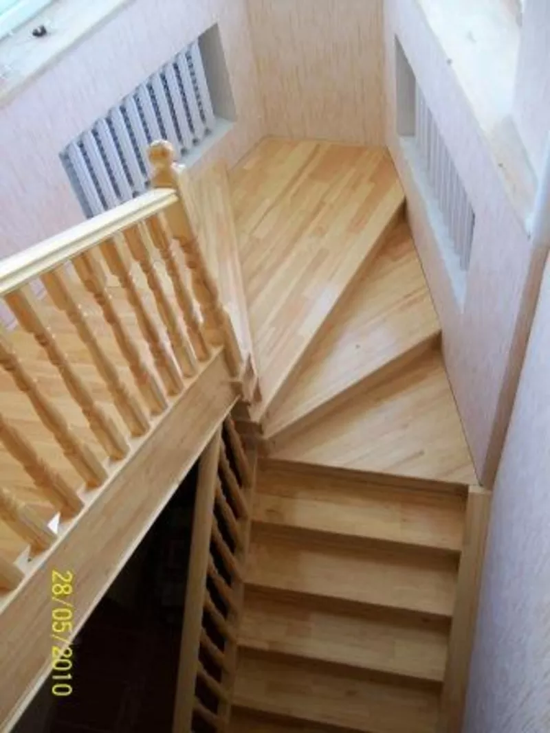 Недорогие готовые деревянные лестницы для дома,  коттеджа,  дачи. 5