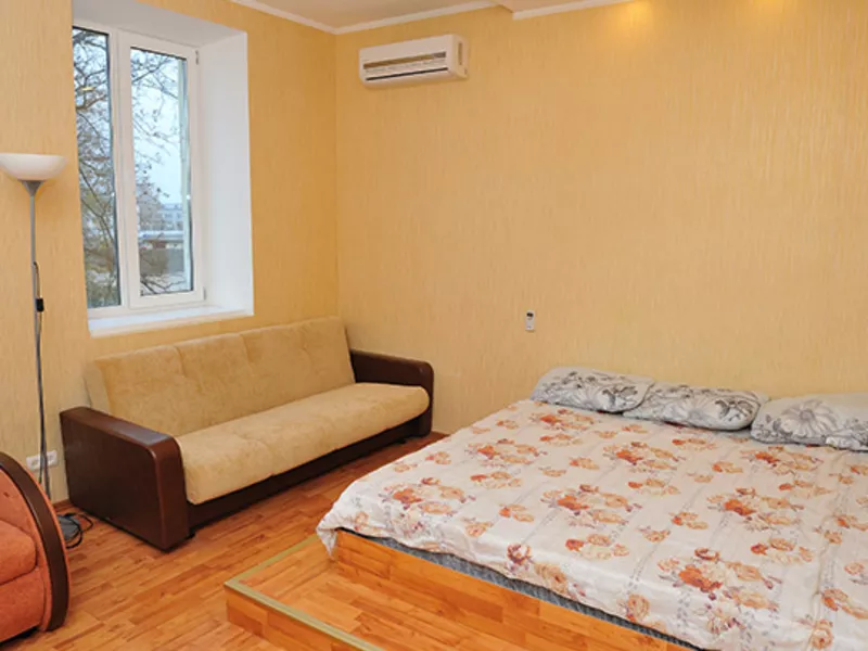 Уютная двухкомнатная квартира с евроремонтом,  мебелью возле ЖД вокзала