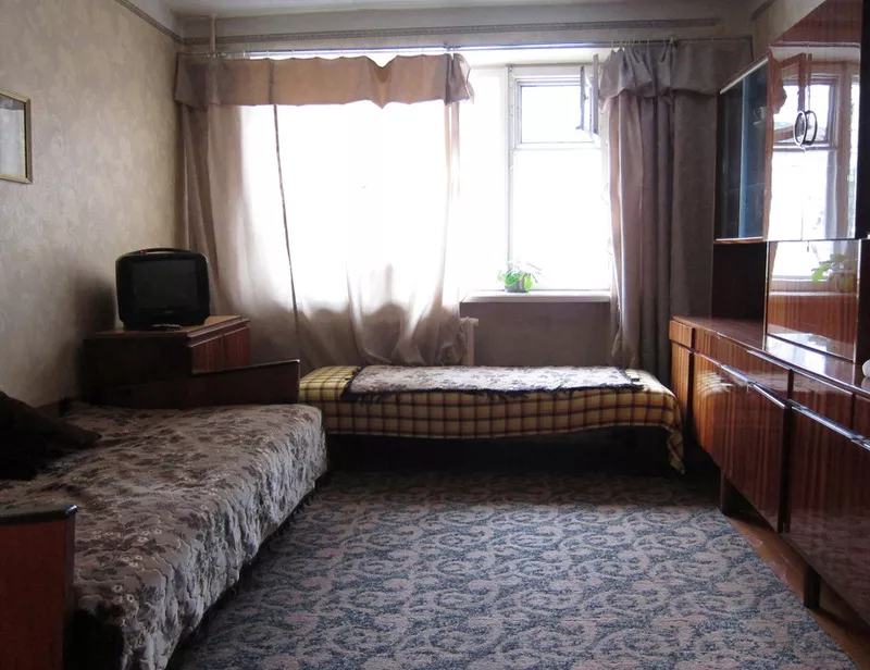 Квартира 1-я на сутки недели Космонавтов,  Лазаренко 3