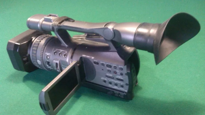 Профессиональная видеокамера SONY HDR-FX7E б/у 2