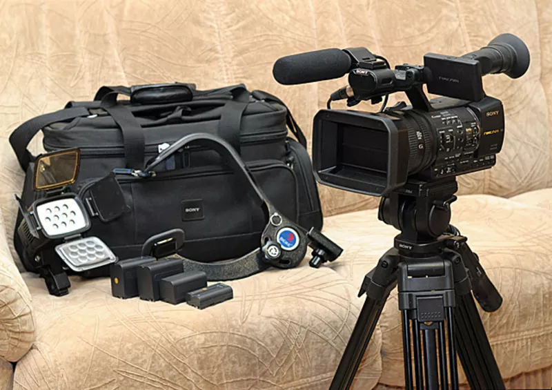 Видеокамера SONY HXR-NX5M в комплекте