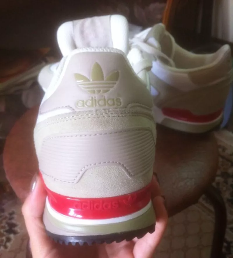 Продам новые кроссовки Adidas Original 3