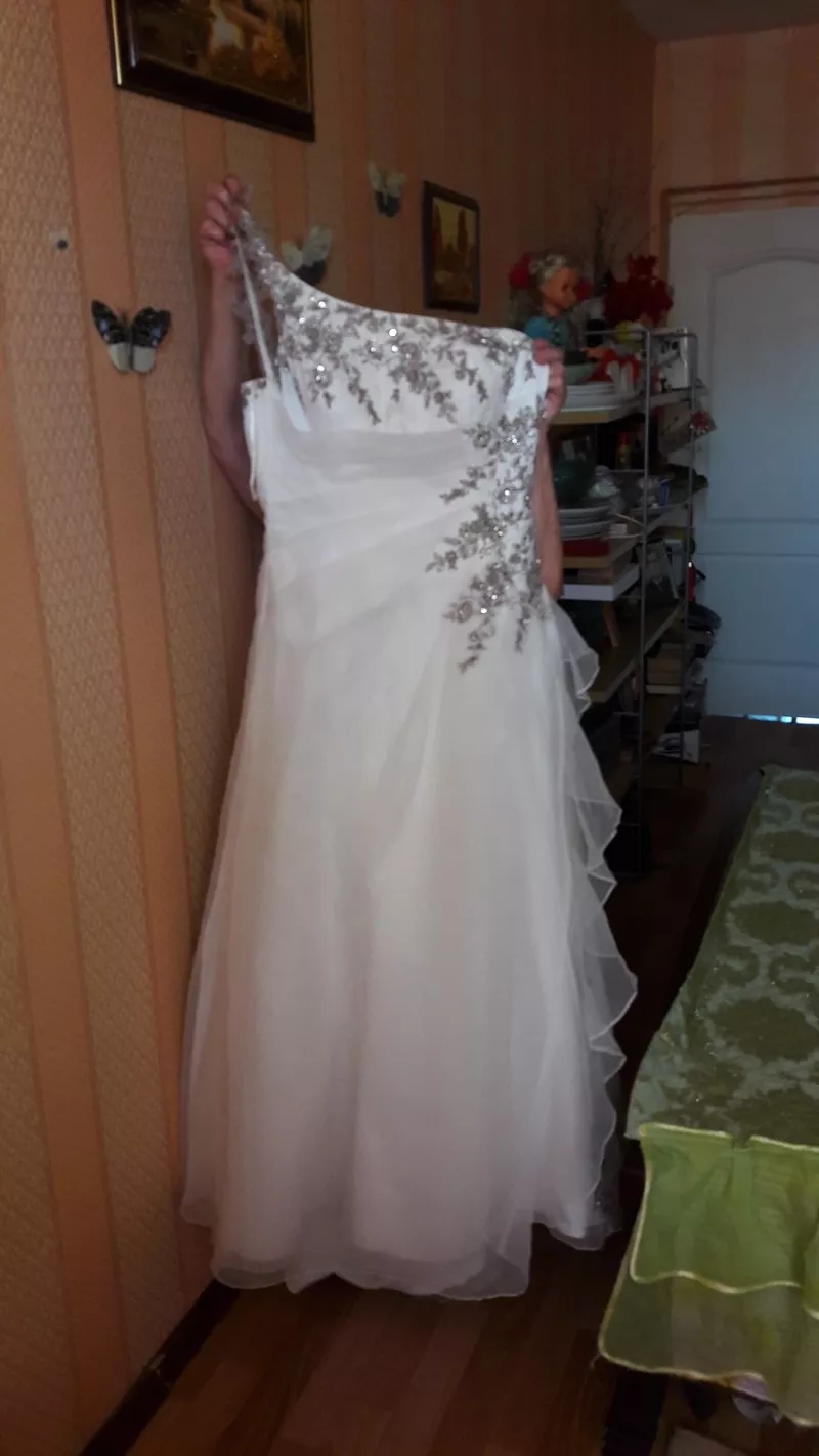 свадебное платье  со шлейфом