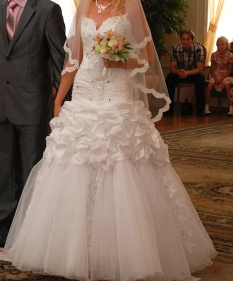 Продам эксклюзивное свадебное платье из немецкой коллекции.